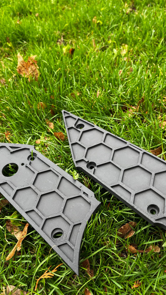 “Hex” style x3 side plastics