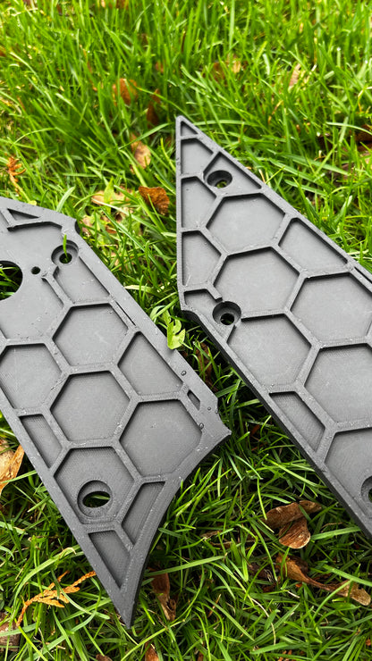 “Hex” style x3 side plastics