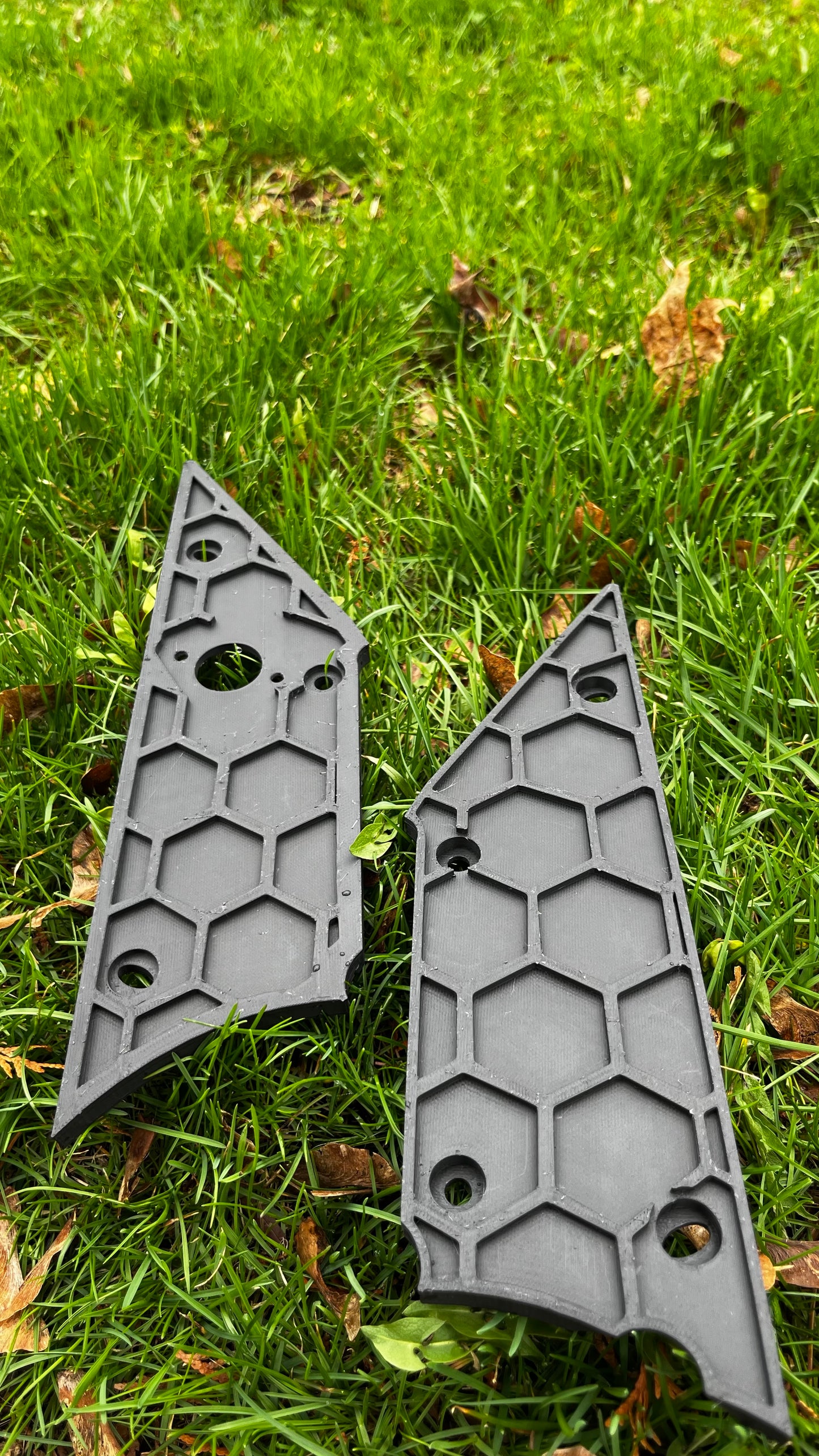 “Hex” style x3 side plastics