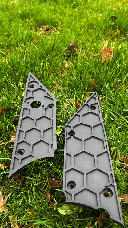 “Hex” style x3 side plastics