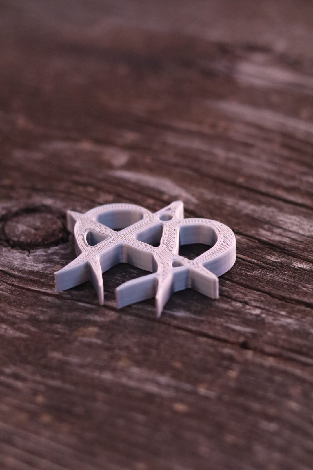 Revolt Unmanage style keychain